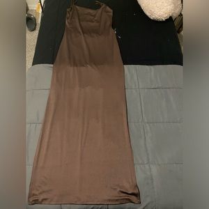 I’m selling this dress I worn it to homecoming never worn after that